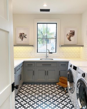 Laundry Room Clean-up // Is THIS the fun little weekend project you were looking for? Probably not, but really, how much time a week do you spend doing laundry? 

Here are a few tips to help make laundry a little more enjoyable (if that&rsquo;s possi